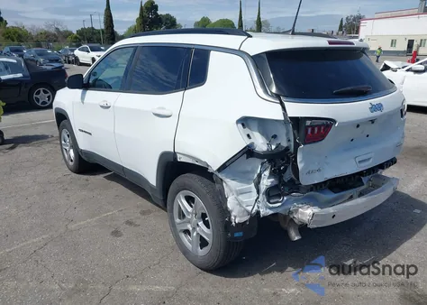 2023 Jeep Compass Latitude 4X4 z USA, uszkodzony, nr VIN 3C4NJDBN1PT538478
